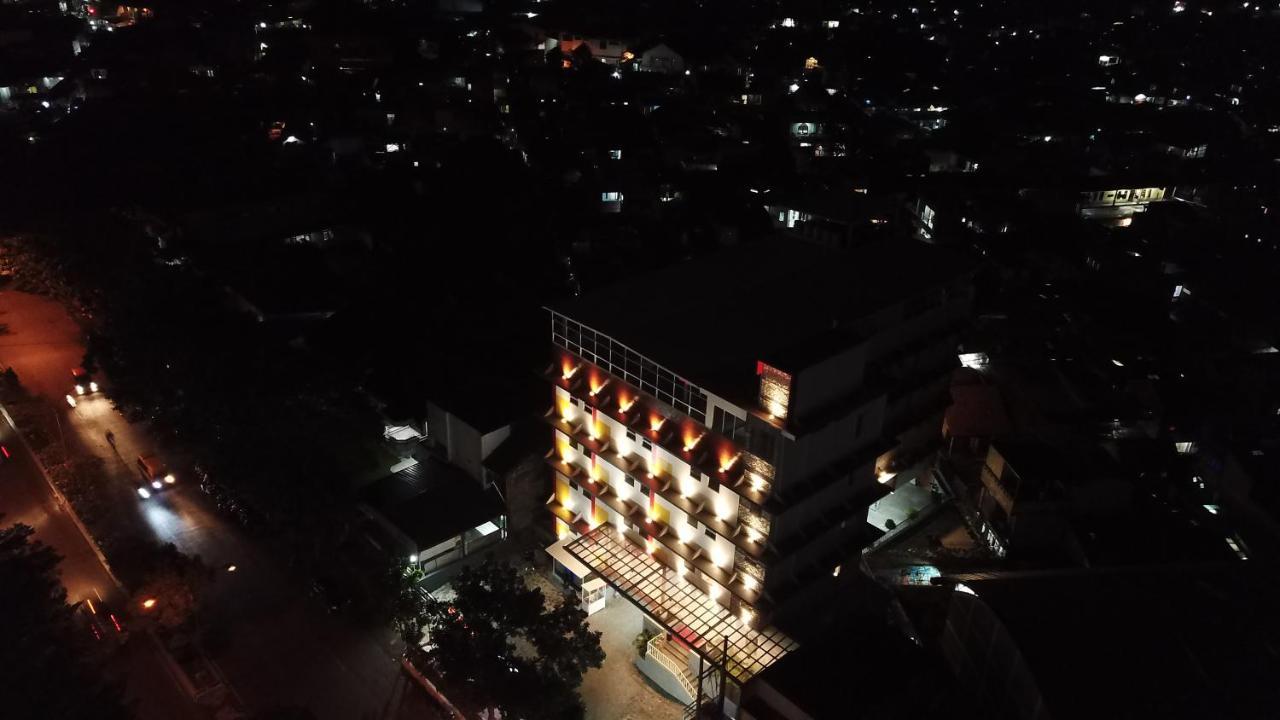Front One Hotel Pasir Koja Bandung Luaran gambar