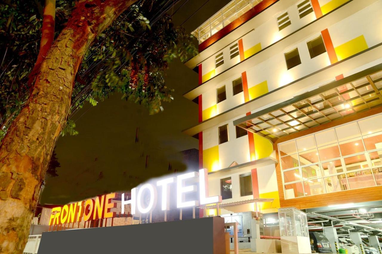 Front One Hotel Pasir Koja Bandung Luaran gambar