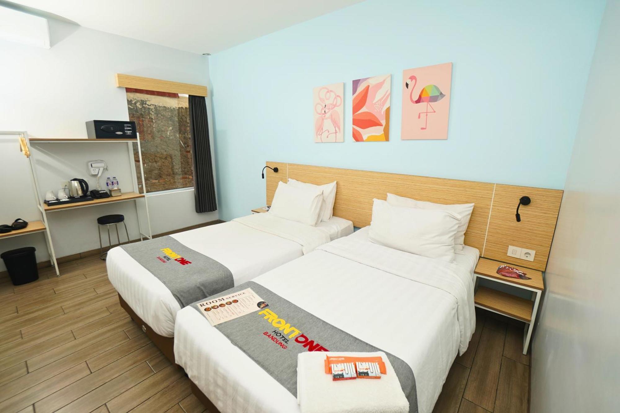Front One Hotel Pasir Koja Bandung Luaran gambar