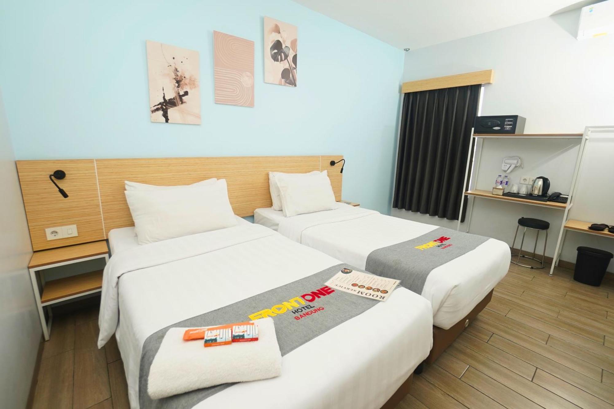 Front One Hotel Pasir Koja Bandung Luaran gambar