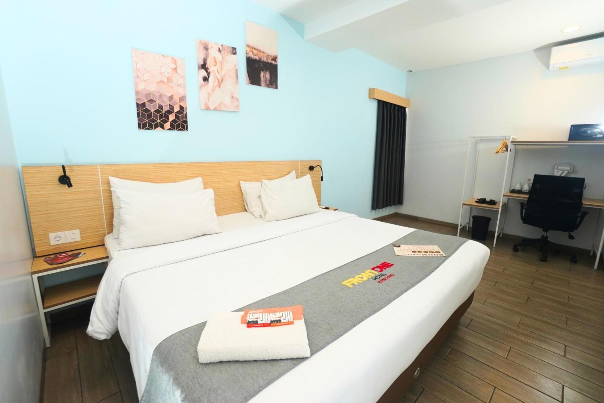 Front One Hotel Pasir Koja Bandung Luaran gambar