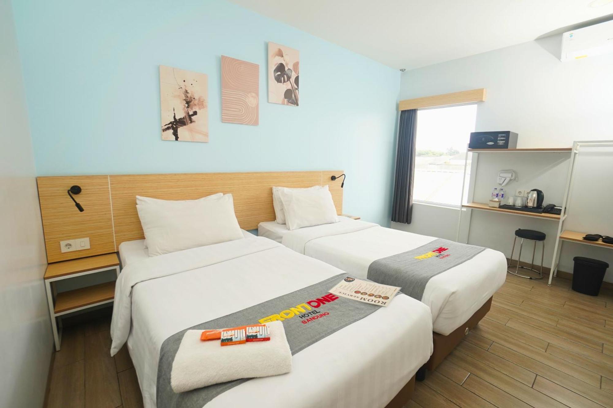 Front One Hotel Pasir Koja Bandung Luaran gambar