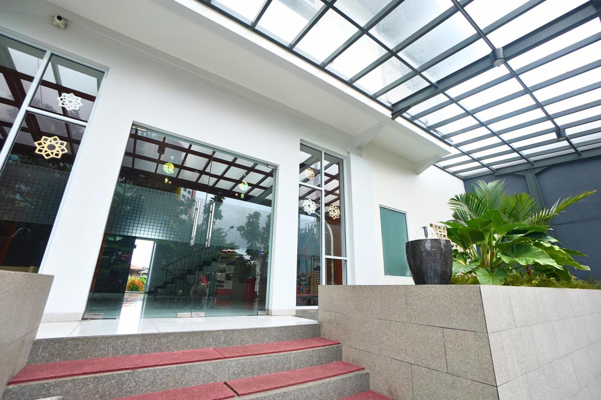 Front One Hotel Pasir Koja Bandung Luaran gambar