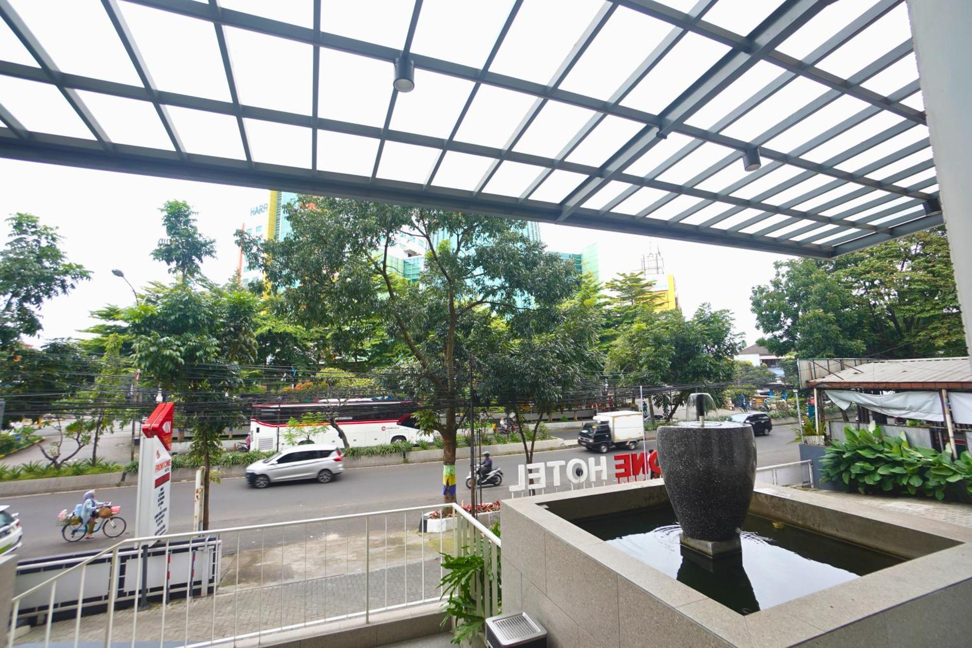 Front One Hotel Pasir Koja Bandung Luaran gambar