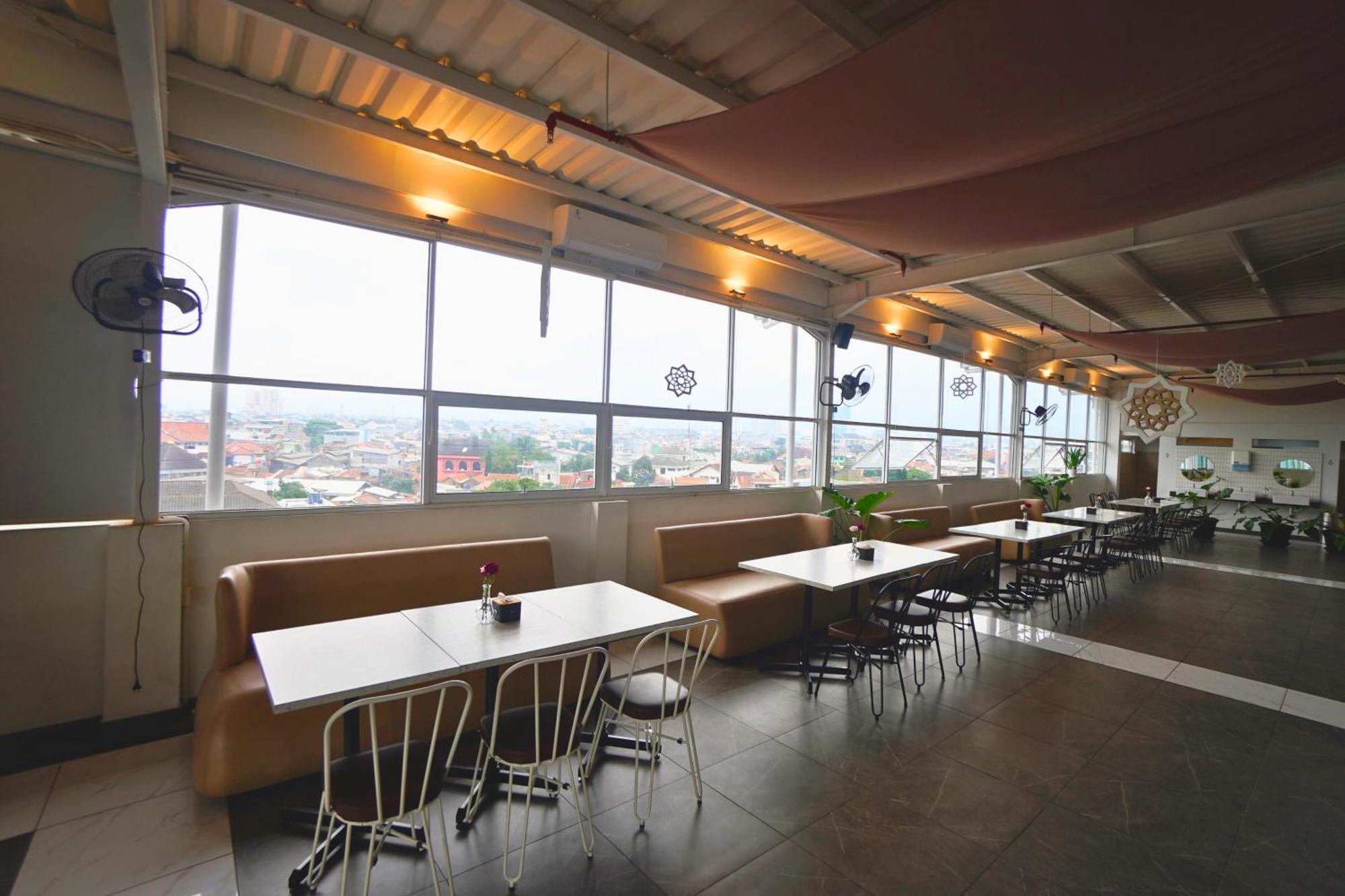 Front One Hotel Pasir Koja Bandung Luaran gambar