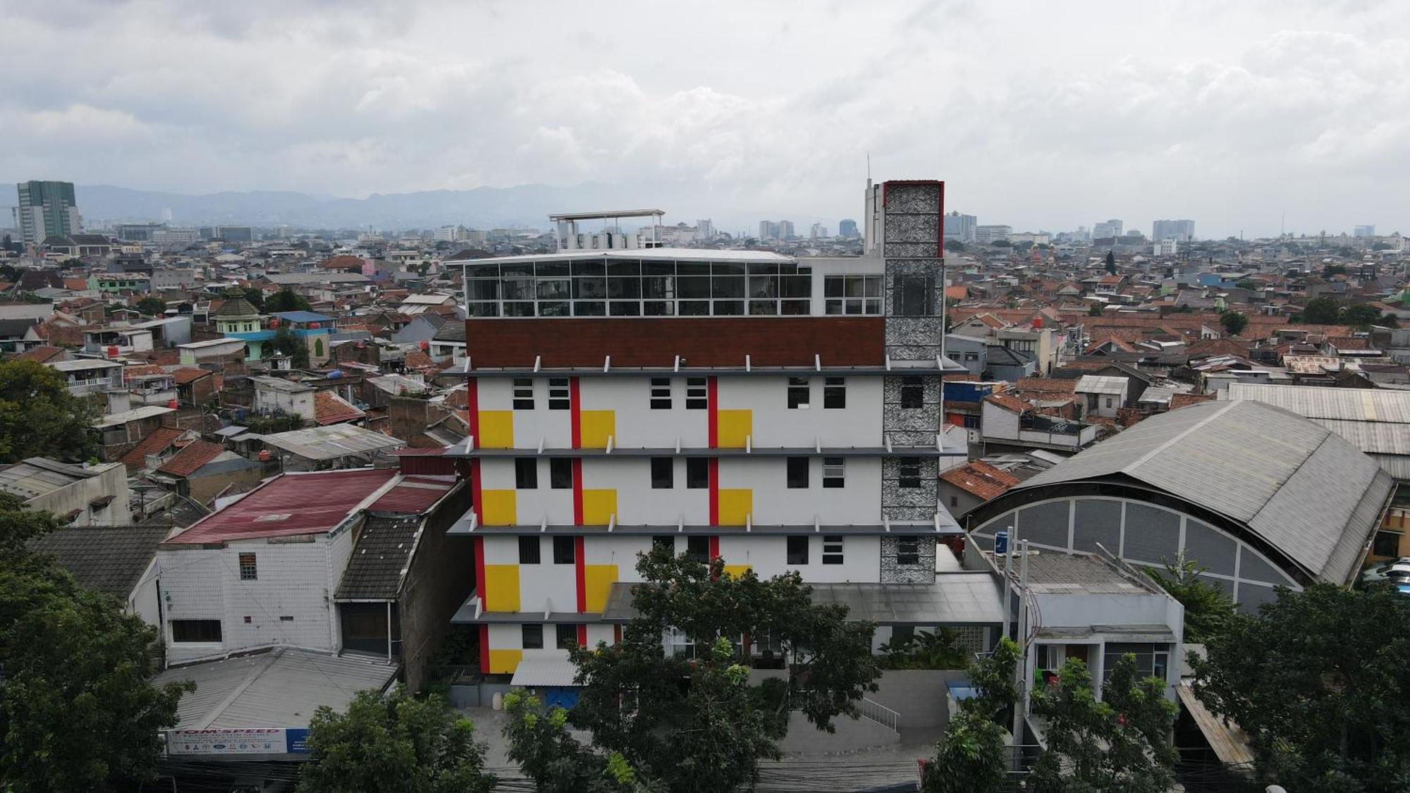 Front One Hotel Pasir Koja Bandung Luaran gambar