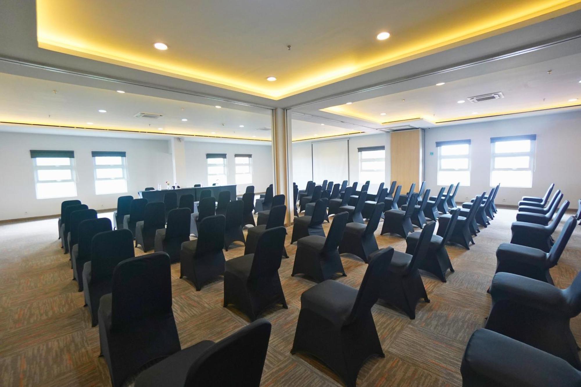 Front One Hotel Pasir Koja Bandung Luaran gambar