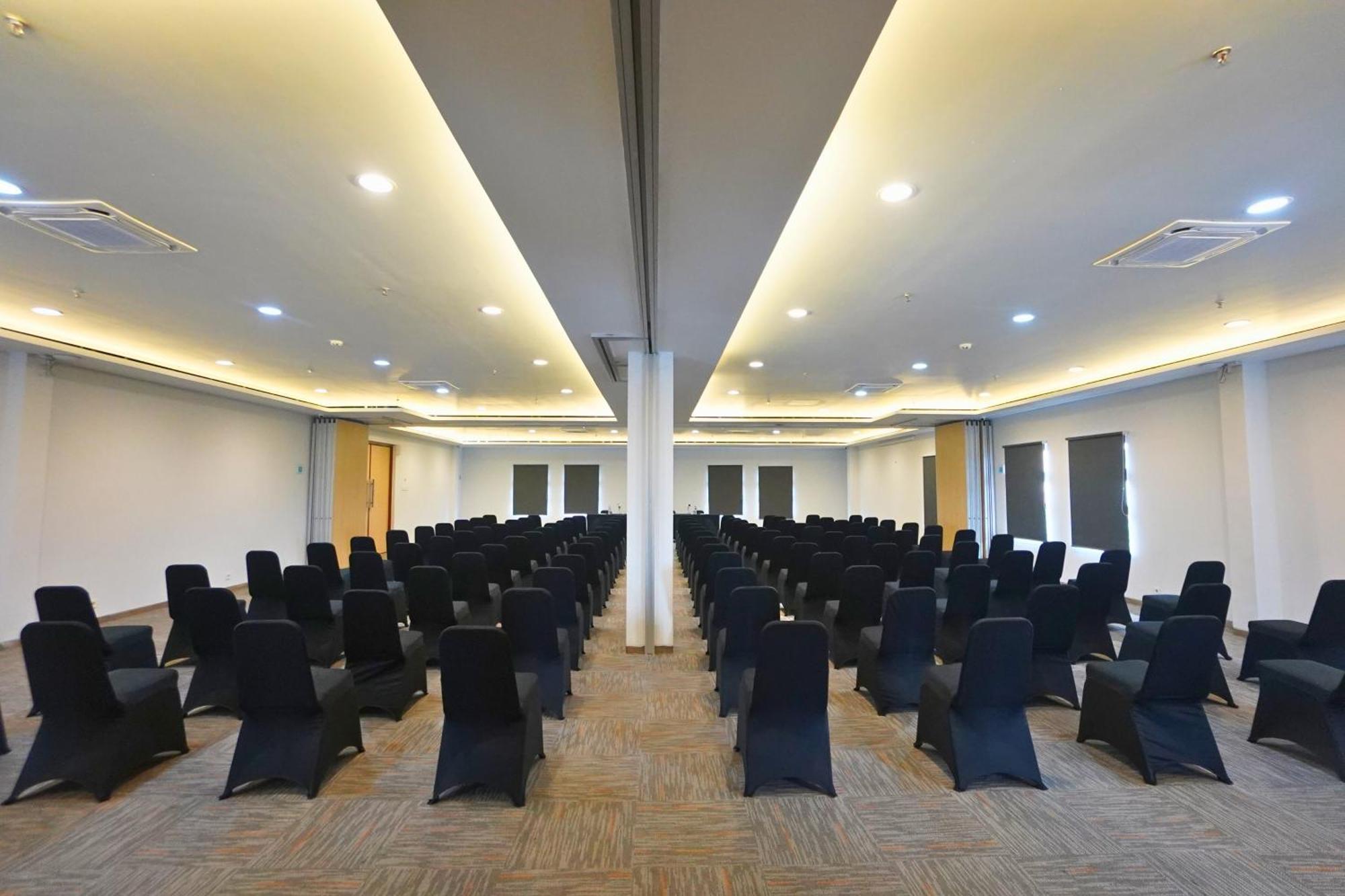 Front One Hotel Pasir Koja Bandung Luaran gambar