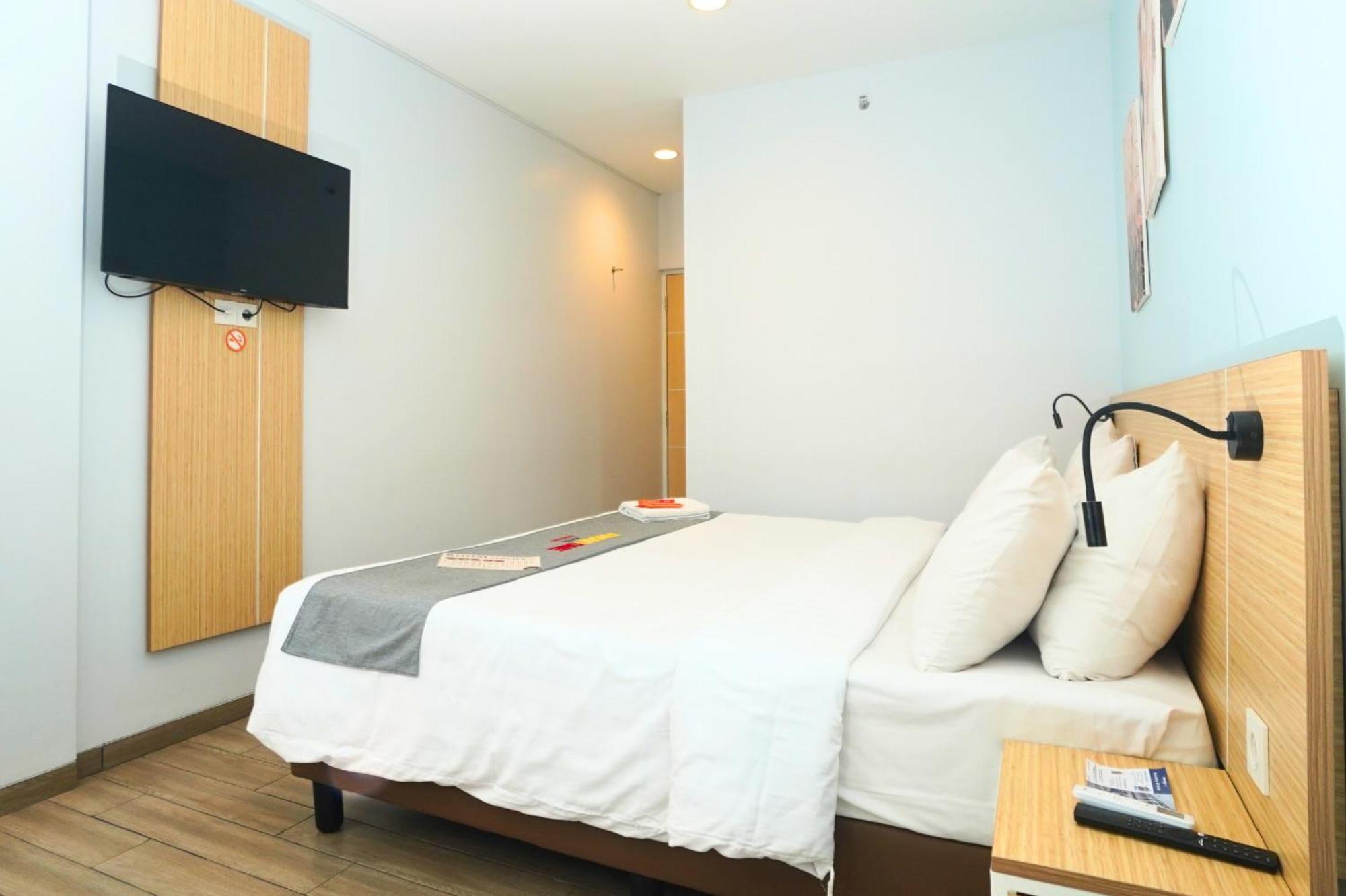 Front One Hotel Pasir Koja Bandung Luaran gambar