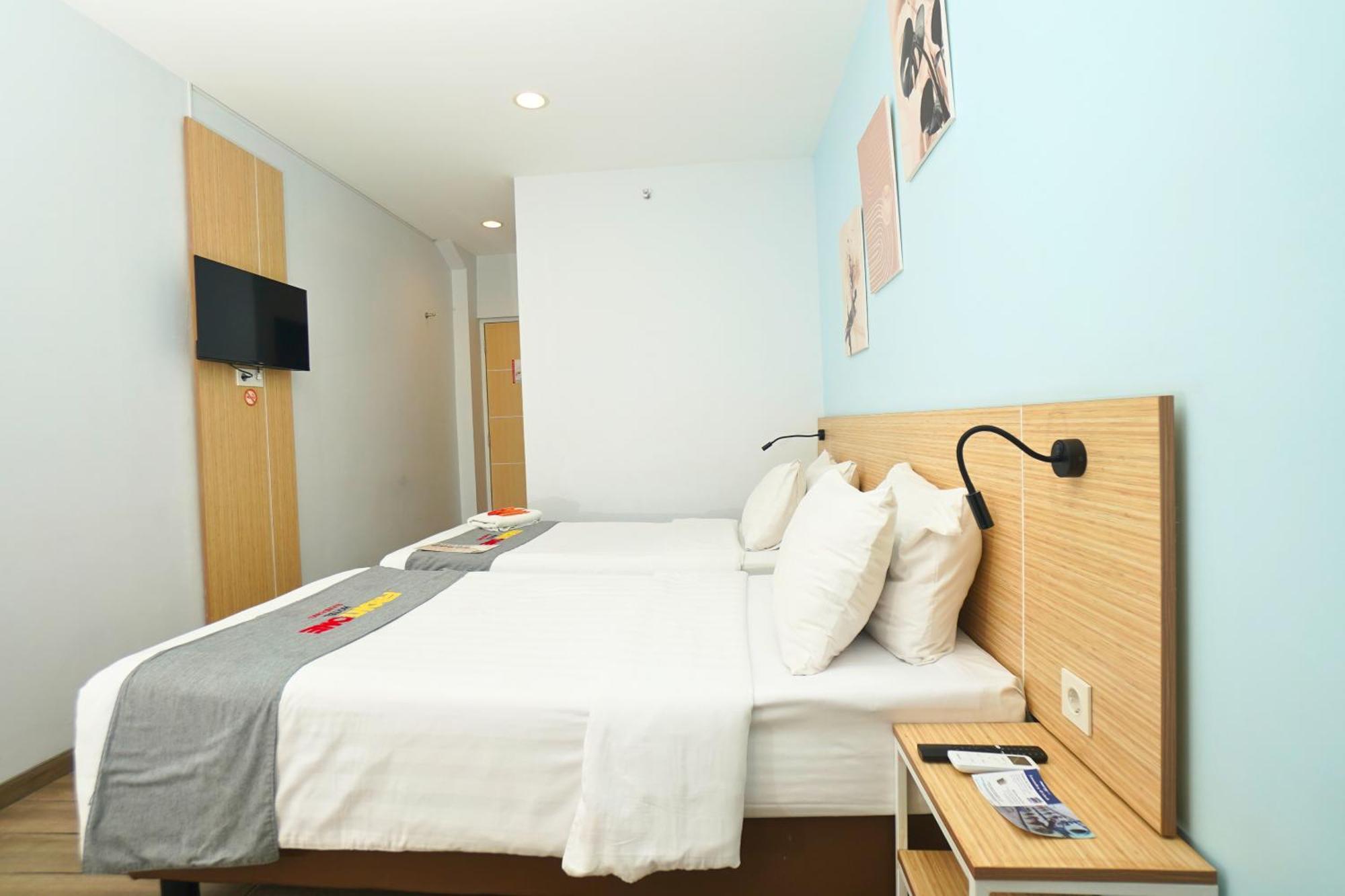 Front One Hotel Pasir Koja Bandung Luaran gambar
