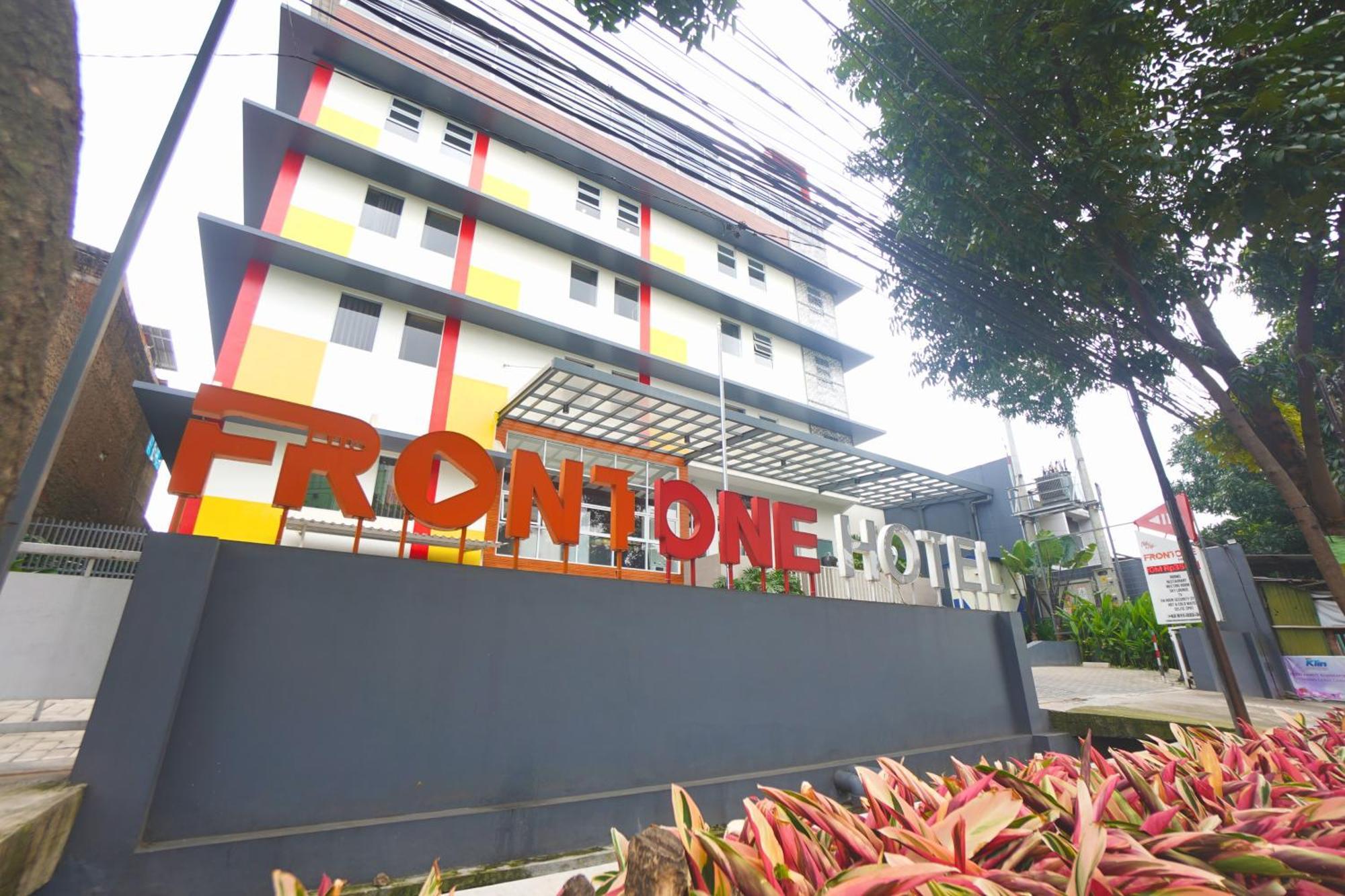 Front One Hotel Pasir Koja Bandung Luaran gambar